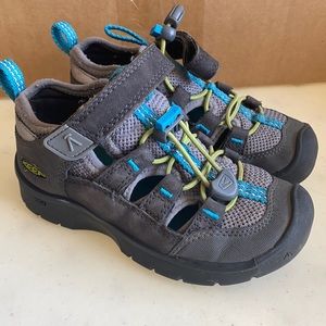 Boy KEEN Size 9 Grey Shoes